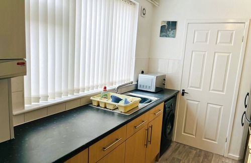 Widnes House | Ideal 2 bed pay-as-you-stay home in Widnes