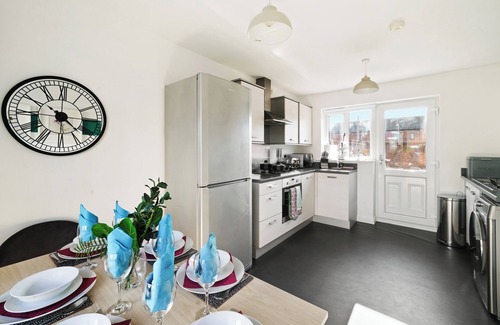 Wolverhampton House | Ideal 3 bed House in Wolverhampton - Parking