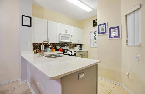 Kissimmee Apartment | Ideal 3 BR Resort Villa with Laundry
