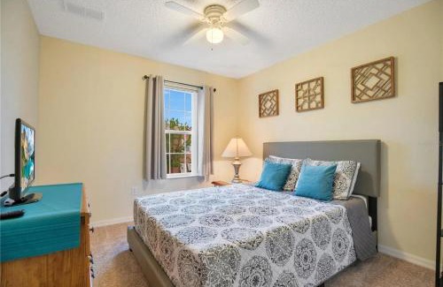 Kissimmee Apartment | Ideal 3 BR Resort Villa with Laundry