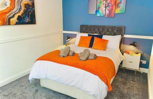 Horwich House | Ideal 4 Bed Home sleeps 7 Nr Middlebrook Stadium