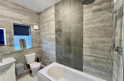 Preston House | Ideal 4 Bed Stay-Away-Home in Preston