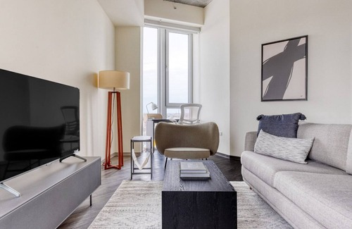 Bucktown Apartment | Ideal Bucktown 2 BR w/ Gym, close to shops, by Blueground