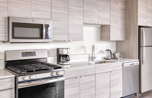 Bucktown Apartment | Ideal Bucktown 2 BR w/ Gym, close to shops, by Blueground