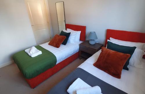 Swindon Apartment | Ideal Coach House