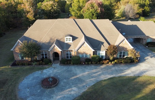 Lakes of Forest Hill House | Ideal Corporate Retreat