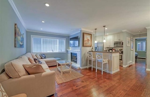 Tahoya Shores Condo | Ideal Couple, Small Family Getaway, Gorgeous Remodeled Condo Lakefront Complex w/Private Beach/Pool