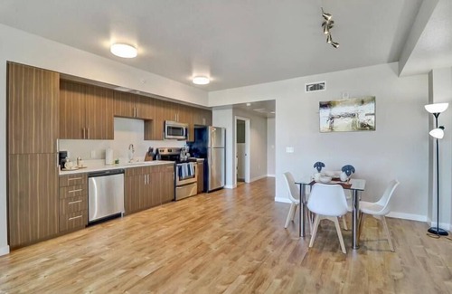 Woodbury Apartment | Ideal Family Getaway | 2BR w. Outdoor Grill & nr Shops