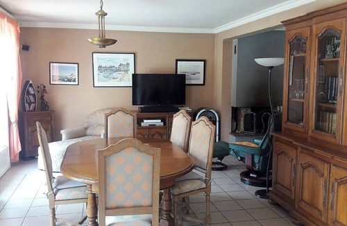 (le) Mesnil Hue House | Ideal family home, 2 mm from the beach and 5 mm from shops.