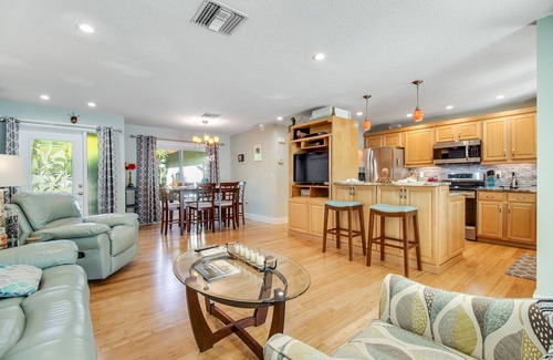 Bradenton House | Ideal family retreat with a private pool, outdoor TV, surround sound, & WiFi