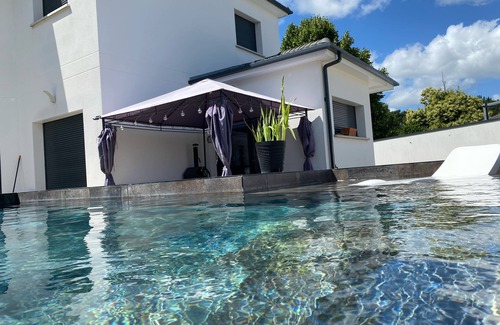 Saint-Medard-en-Jalles House | Ideal for families/Activities/Heated pool/Air conditioning/Between Bordeaux and the ocean