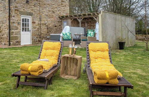 Spennymoor Cottage | Ideal for a romantic break in County Durham, with a private garden and hot tub.