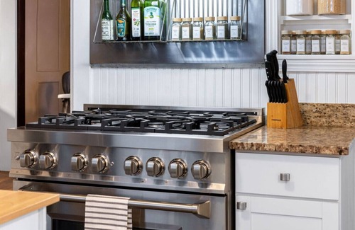 Crafton Apartment | Ideal For Big Groups! Sleeps 17