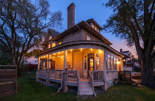 Crafton Apartment | Ideal For Big Groups! Sleeps 17