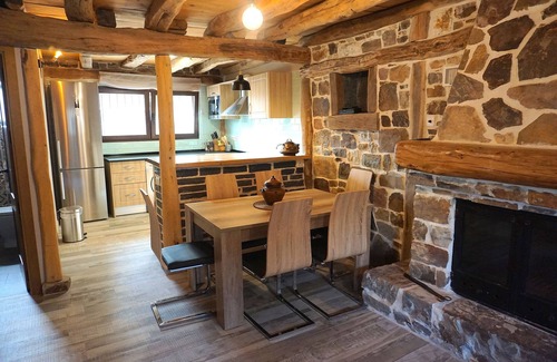 Tamajon Cottage | Ideal for families and friends surrounded by mountainous and rugged landscapes