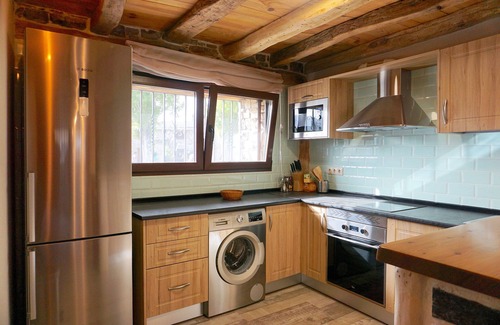Tamajon Cottage | Ideal for families and friends surrounded by mountainous and rugged landscapes