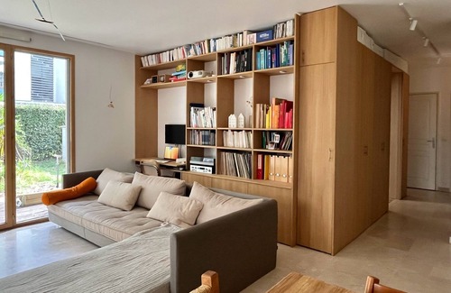 Tonkin Sud Apartment | Ideal for families: garden and terrace near the park