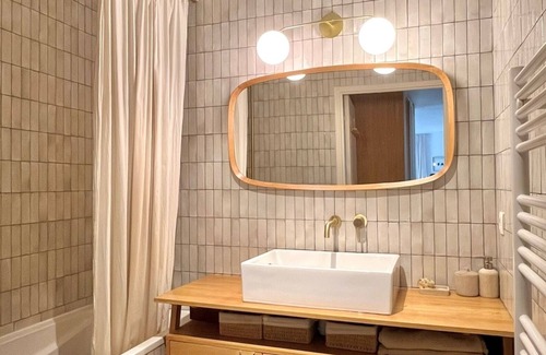 Tonkin Sud Apartment | Ideal for families: garden and terrace near the park