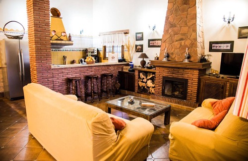 Almogia House | Ideal for families. Private swimming pool. Andalusian house. Very close to Malaga
