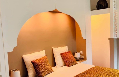 Talairan Bed & Breakfast | Ideal for friends: "La Belle Dame sans Regrets" with swimming pool, garden & workshop
