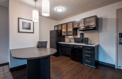 Fossil Creek Hotel | Ideal for Nature Lovers! 2 Pet-friendly Units, Near Fort Worth Botanic Garden!