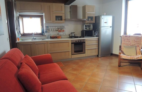 Pescantina Apartment | Ideal for Spa, food and wine tours. Italian breakfast included on bank of river
