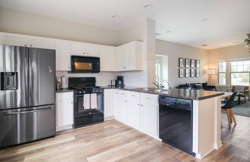 Austin House | Ideal Home - Close to Airport - GFTX