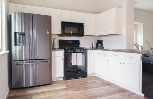 Austin House | Ideal Home - Close to Airport - GFTX