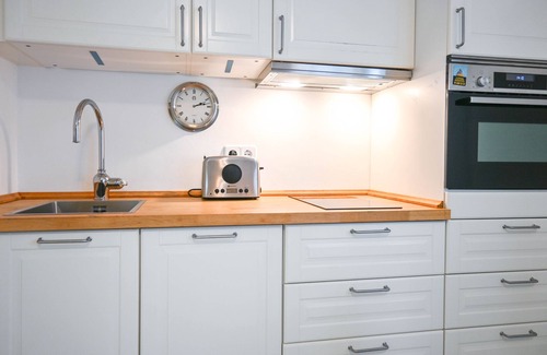 Arroyo de la Vega Apartment | Ideal Home: Cozy Space in Alcobendas with Private Terrace