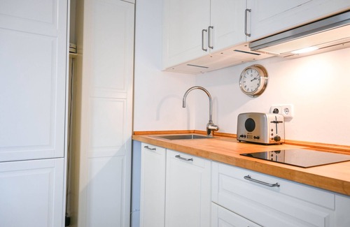 Arroyo de la Vega Apartment | Ideal Home: Cozy Space in Alcobendas with Private Terrace