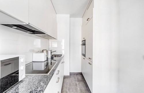 Iselin Apartment | Ideal Iselin 2 Room w/Storage, 1min to Local Market, by Blueground