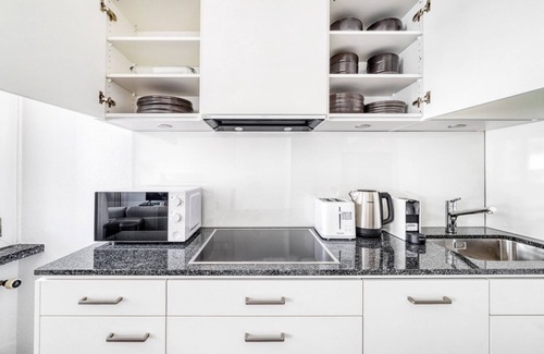 Iselin Apartment | Ideal Iselin 2 Room w/Storage, 1min to Local Market, by Blueground