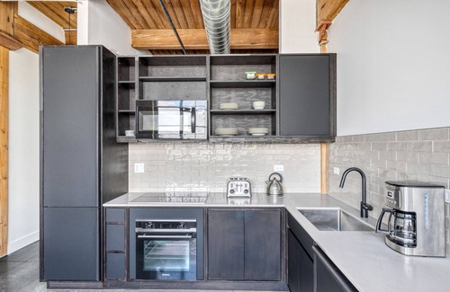 Sheffield Neighbors Apartment | Ideal Lincoln Park 1BR w/Lounge, Roof & Gym, near DePaul, by Blueground