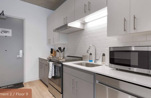 River North Apartment | Ideal Lincoln Park Getaway for Large Groups