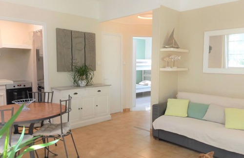 Saint-Cyr-sur-Mer Villa | Ideal location. Little Paradise. Beach 5 mins away, Quiet, South, wooded, 3 bik