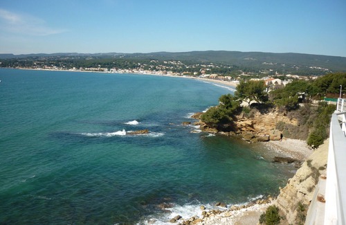 Saint-Cyr-sur-Mer Villa | Ideal location. Little Paradise. Beach 5 mins away, Quiet, South, wooded, 3 bik