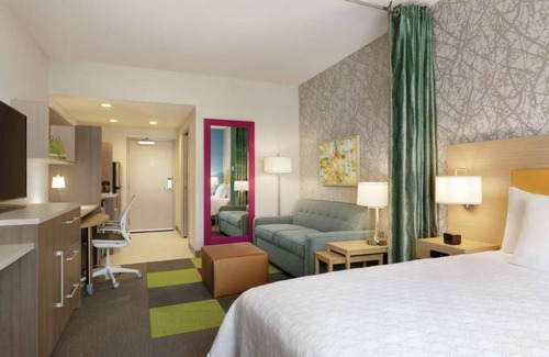 Williamsville Hotel | Ideal Location! 3 Classy Units, Onsite Pool, Free Breakfast, Pets Allowed!