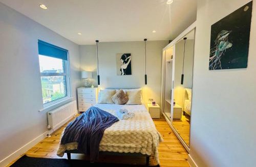 Kilburn Apartment | Ideal Location - Brondesbury Apartment, NW6