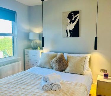 Kilburn Apartment | Ideal Location - Brondesbury Apartment, NW6