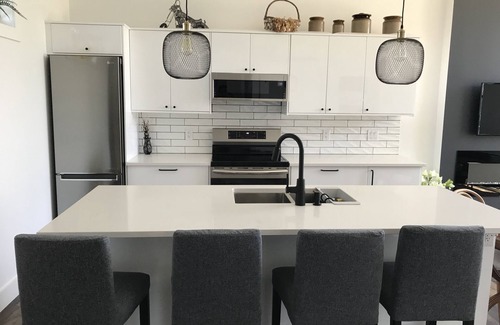 South Pandosy Apartment | Ideal location