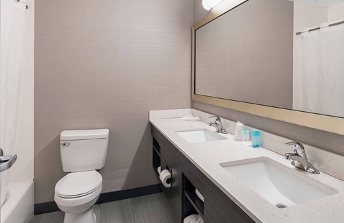 Foxboro Hotel | Ideal Location! Near Gillette Stadium, Offers FREE Parking Plus FREE Breakfast!