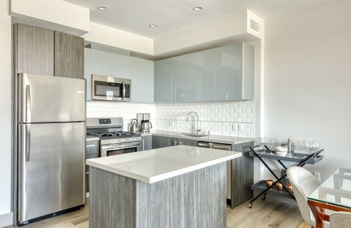 Mid-Wilshire Apartment | Ideal Mid-Wilshire Studio w/Gym, Pool, walk to S. La Brea, by Blueground