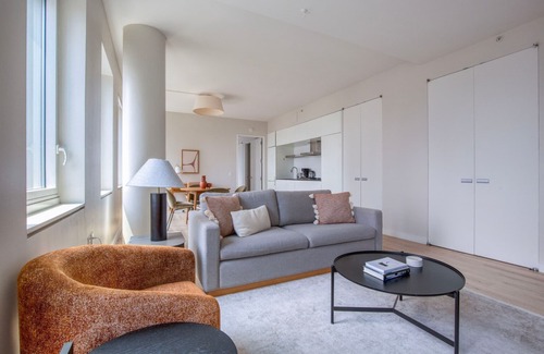Central New York City Apartment | Ideal Midtown 2BR w/Gym & W/D, nr Rockefeller Center, by Blueground