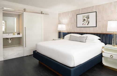 Tri-West Hotel | Ideal Mix of Comfort and Value! Outdoor Pool, Pet-friendly Property, Sauna!