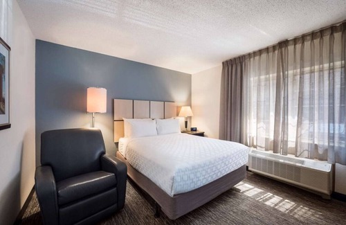 Bryant Pattengill West Hotel | Ideal Mix of Comfort and Value! 4 Modern Units, Close to Michigan Stadium
