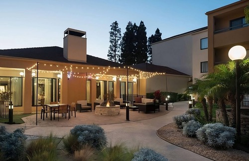 El Segundo House | Ideal Mix of Comfort and Value! 3 Relaxing Units, Close to El Segundo Beach