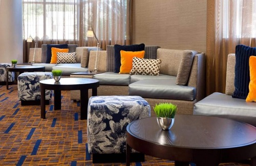 Emeryville Resort | Ideal Mix of Comfort and Value! w/Pool, Short Drive to Children’s Fairyland!