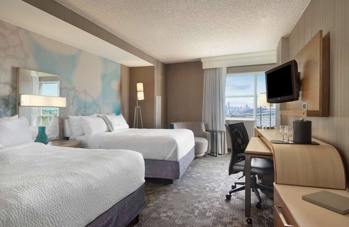 Emeryville Resort | Ideal Mix of Comfort and Value! w/Pool, Short Drive to Children’s Fairyland!