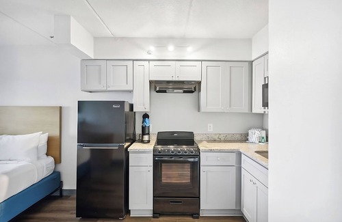Fort Bay House | Ideal Mix of Comfort and Value! 2 Convenient Units, Beachfront Property w/Pool