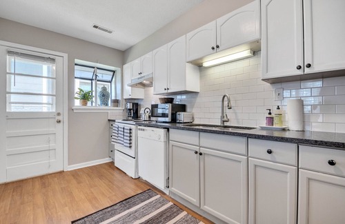North Chattanooga Apartment | Ideal Northshore location! Stylish, cozy decor!